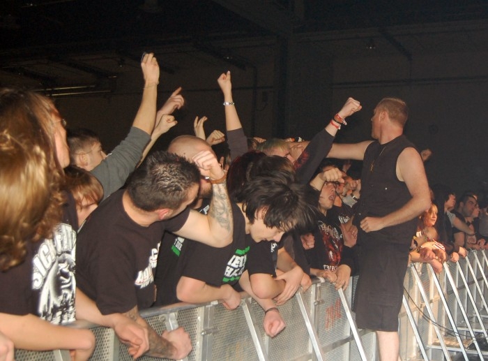 born_from_pain_persistence_tour_20090611_1269216043